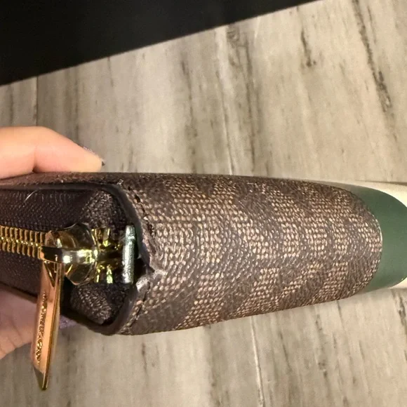 Michael Kors Wallet - Picture 6 of 6